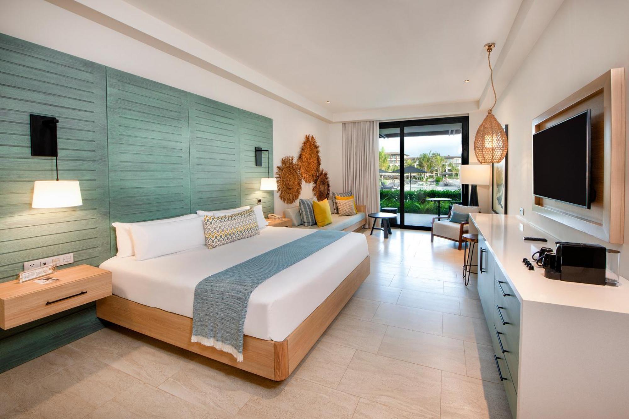 Adults King - Pool View Junior Suite