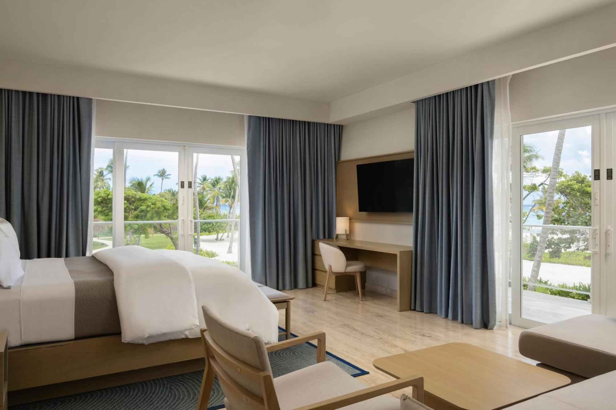 Junior Suite, Junior Suite, 1 King, Ocean view,1576755053:JPEG