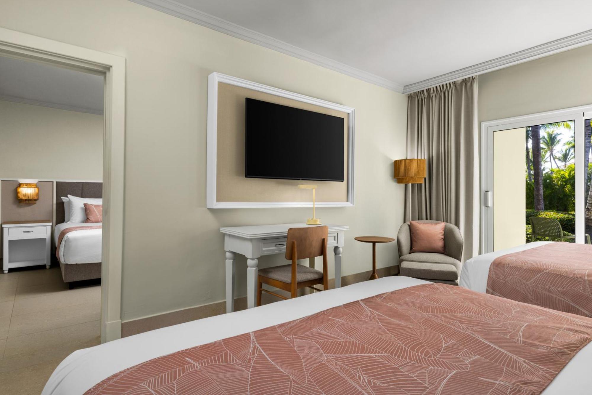 Club Family Junior Suite with One King Bed, Two Queen Beds and Tropical View