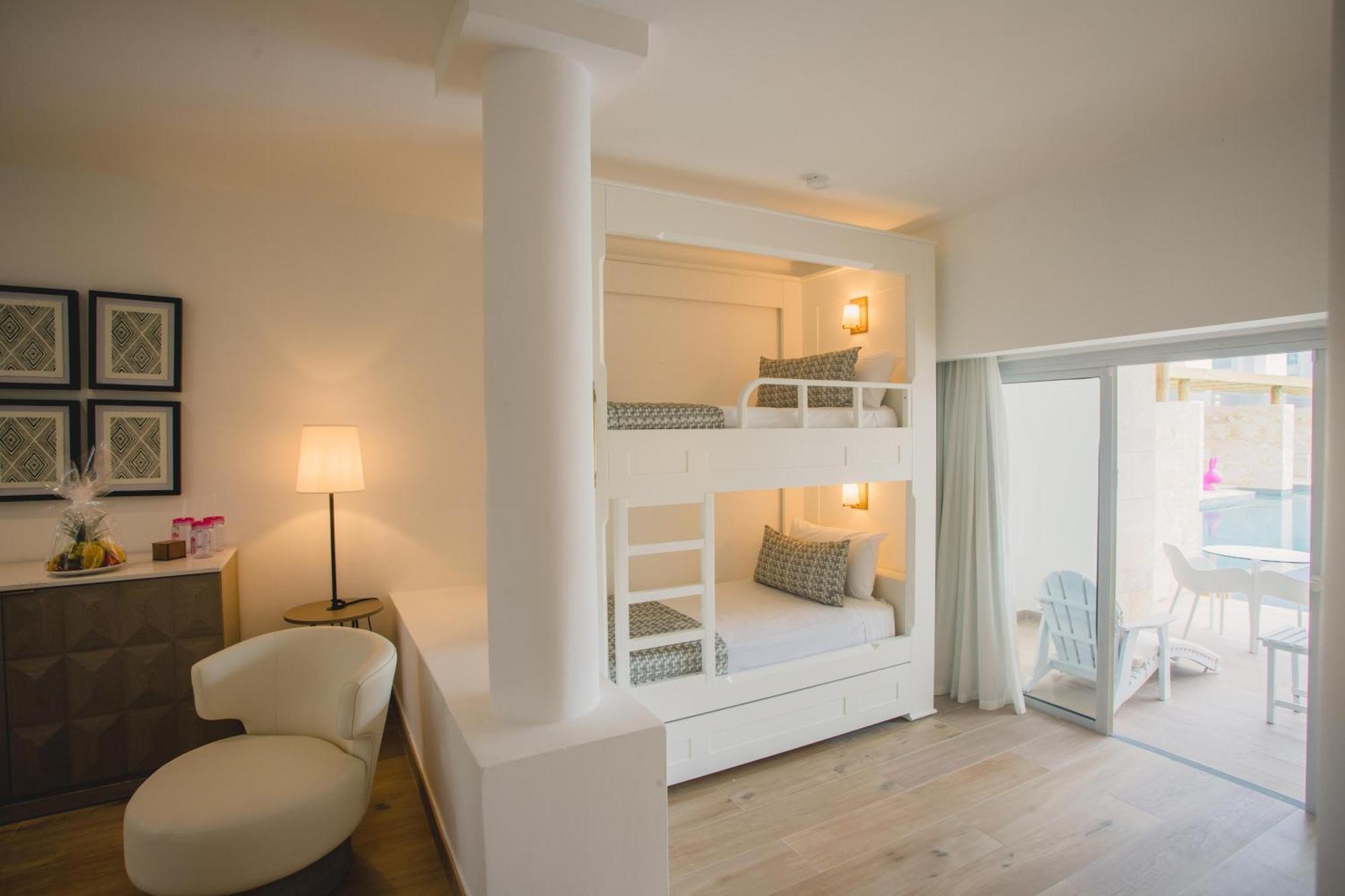 Deluxe Family Suite
