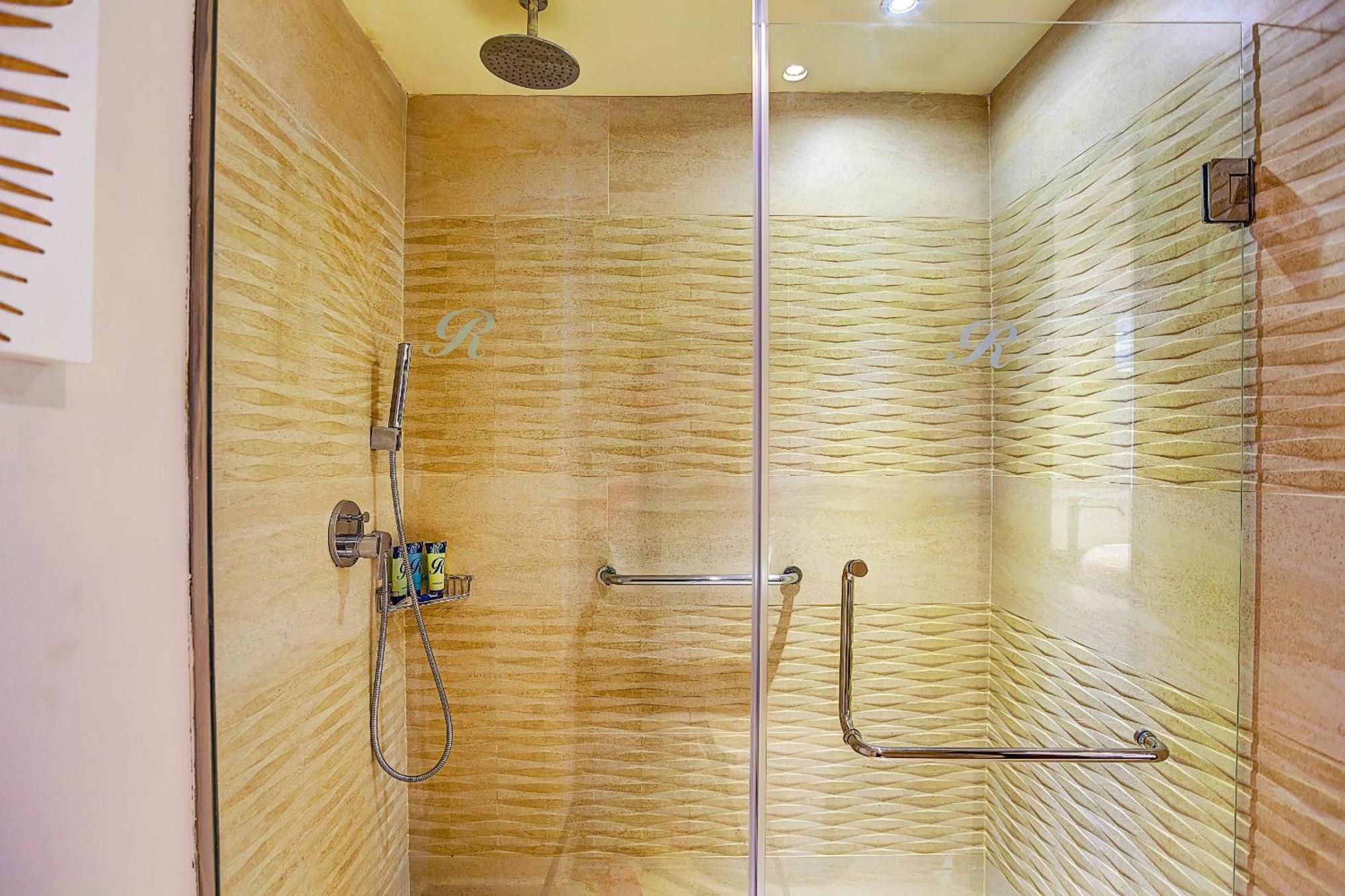 Luxury Chairman Two Bedroom Suite Ocean Front Diamond Club,1433742625:JPEG